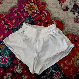 Lululemon Hotty Hot LR Short 2.5 Lined White Size 0